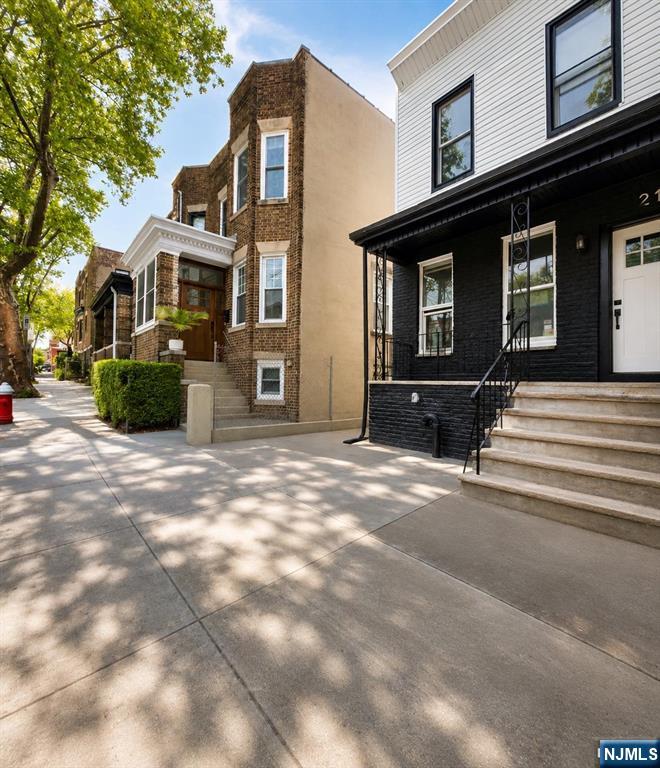 main property photo 10