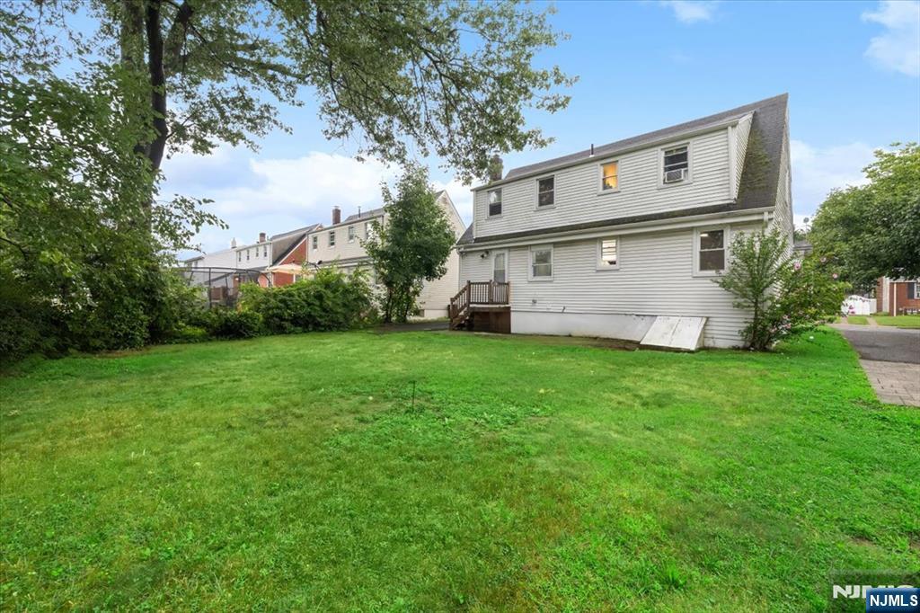 main property photo 28