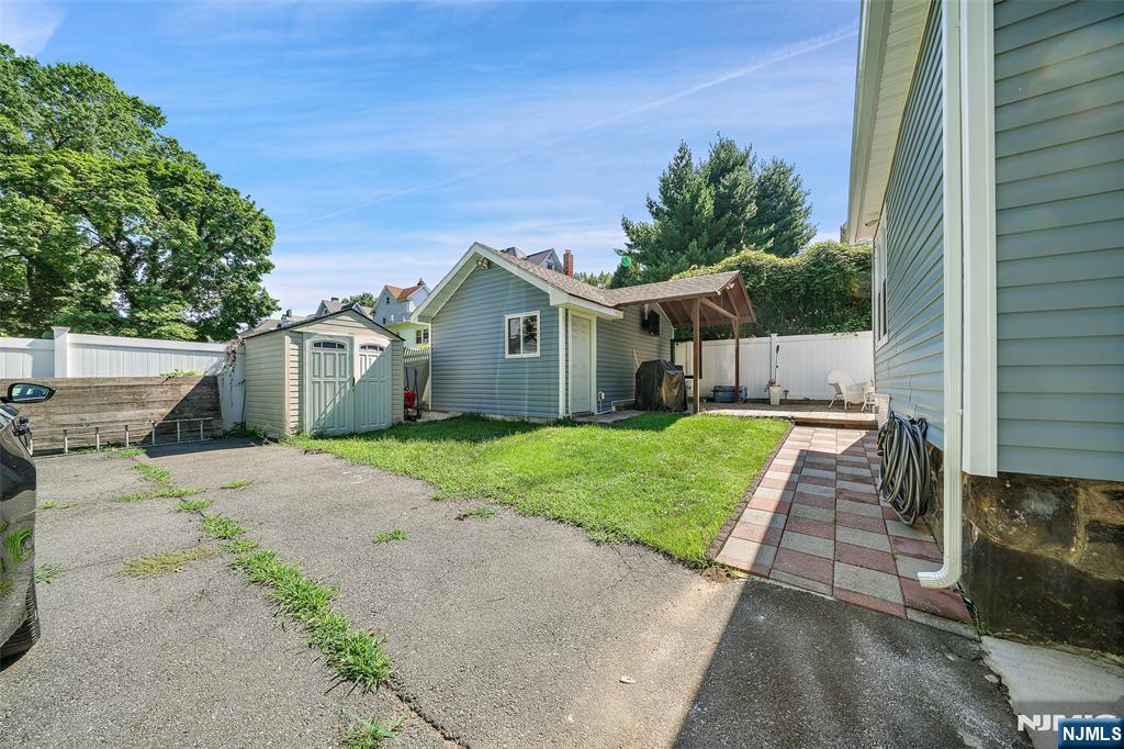 main property photo 41
