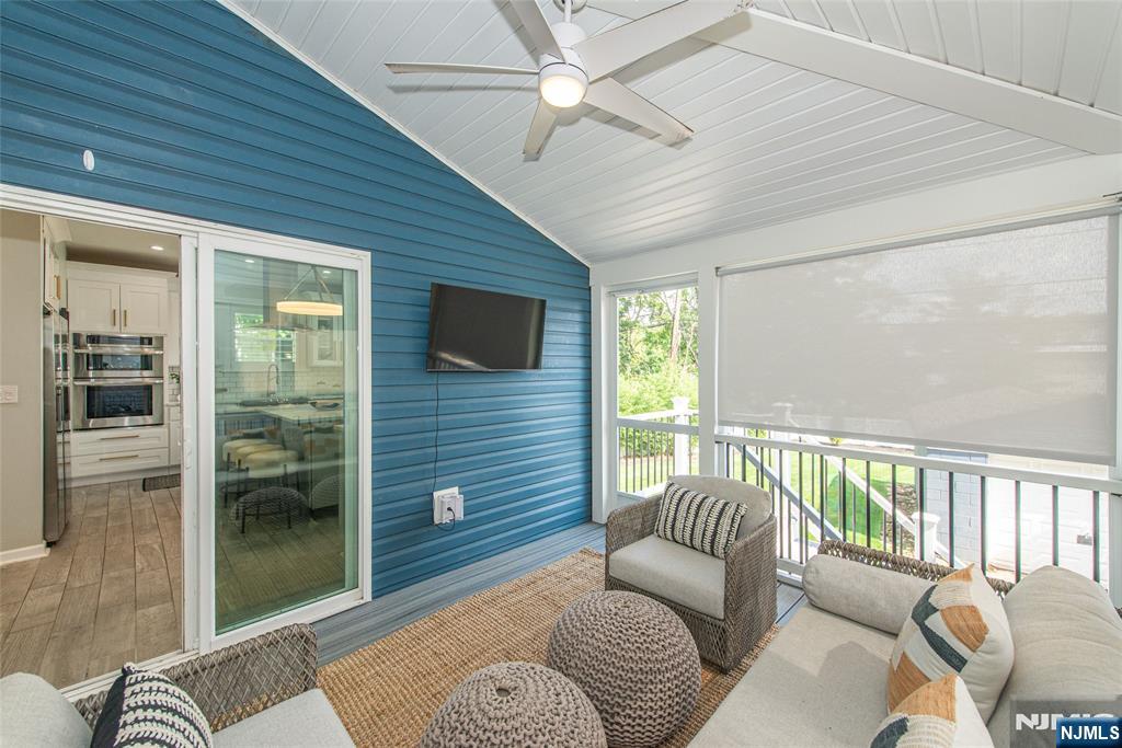 property viewer photo 14