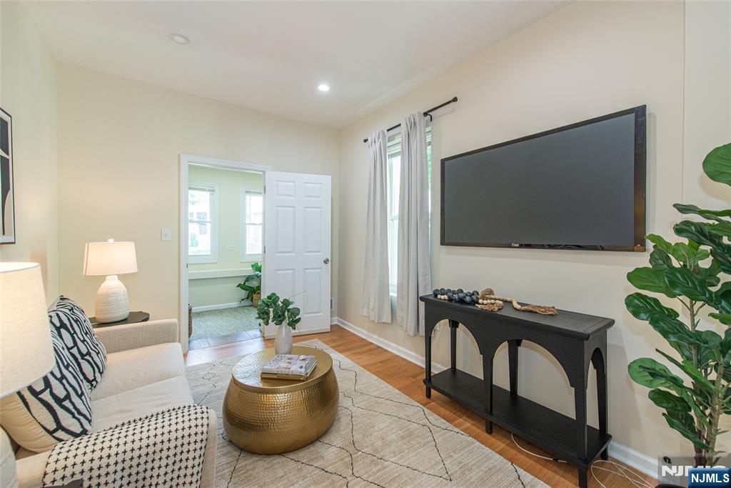 property viewer photo 17