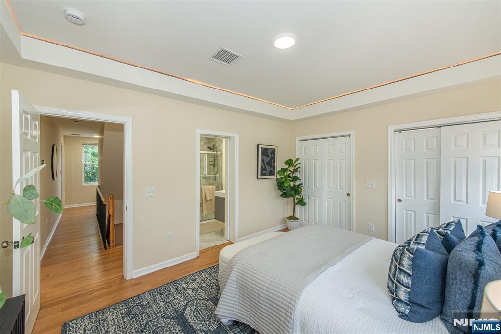 property viewer photo 23