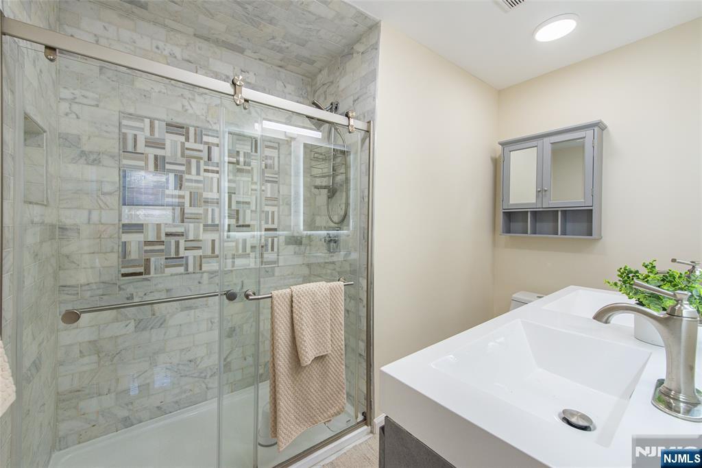 property viewer photo 25