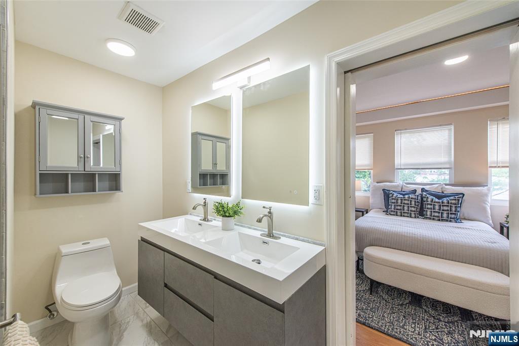 property viewer photo 26