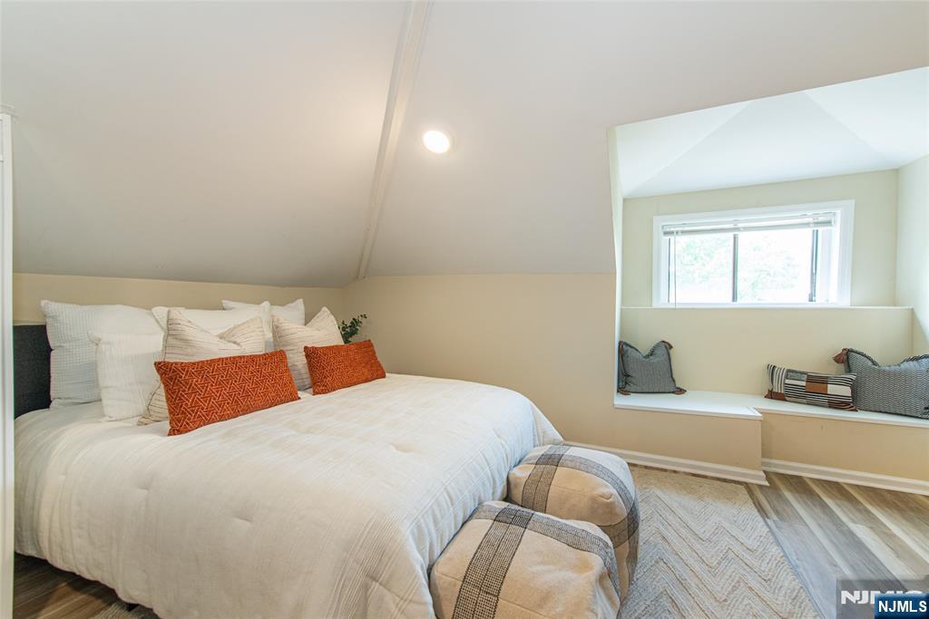 property viewer photo 35