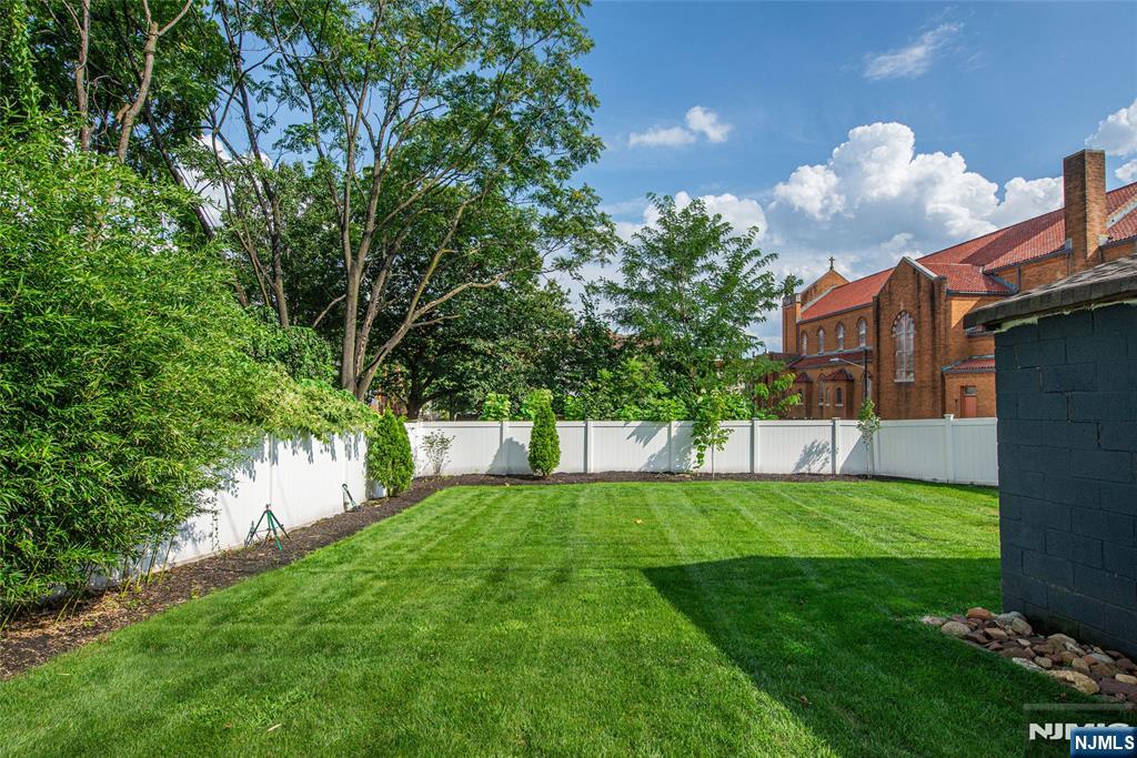 property viewer photo 42
