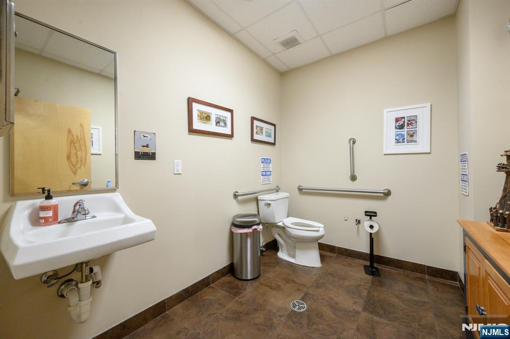 main property photo 32