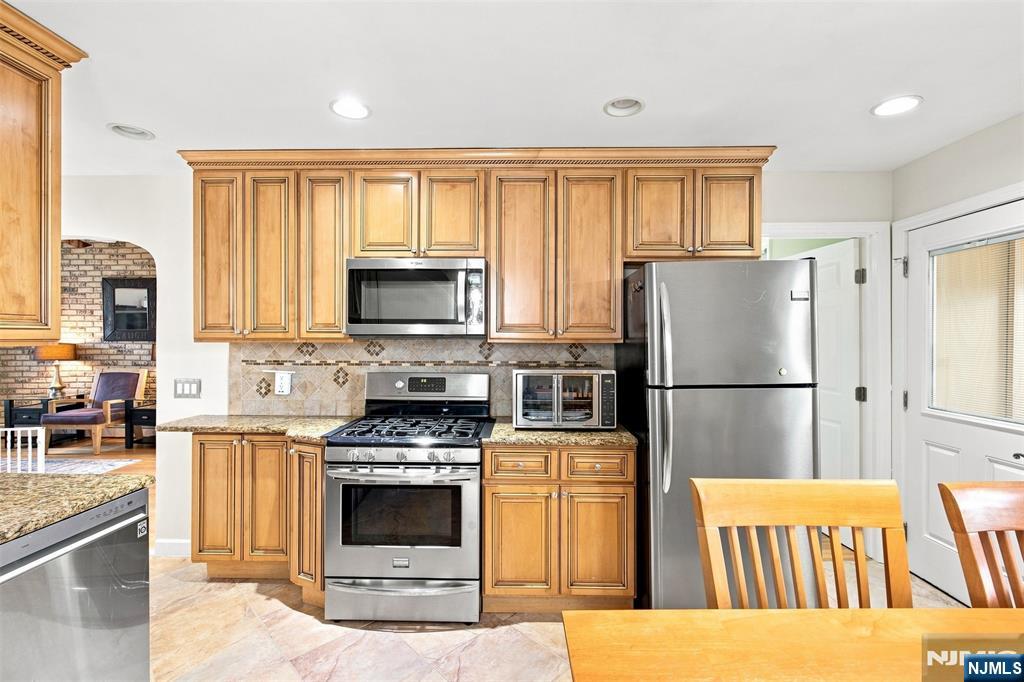 main property photo 14