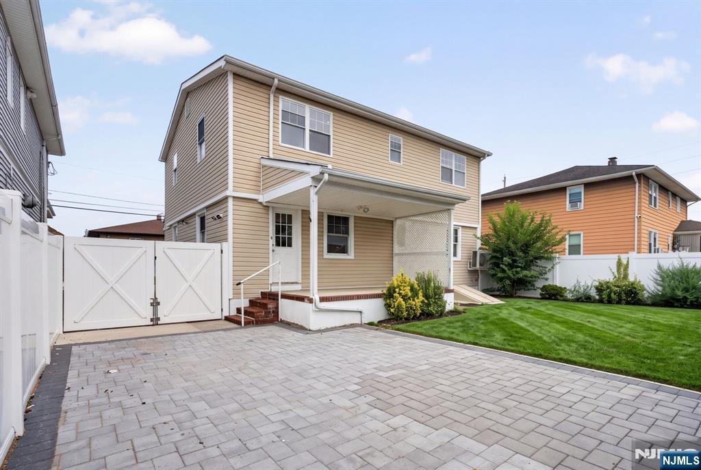 main property photo 3