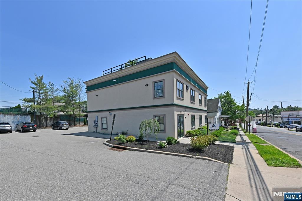 main property photo 12