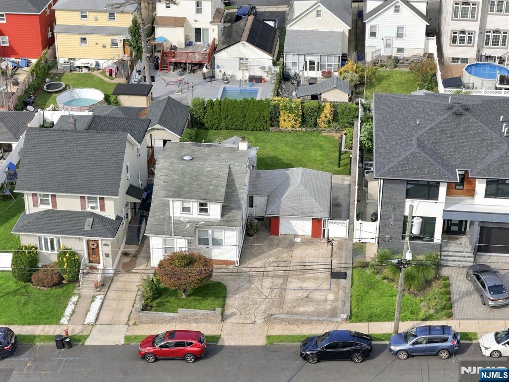main property photo 40