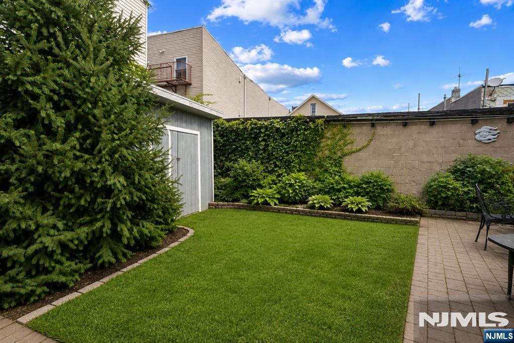 main property photo 13