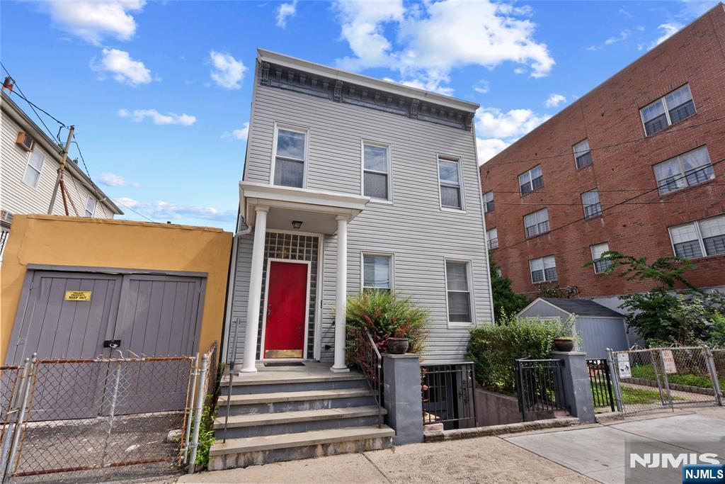 main property photo 27