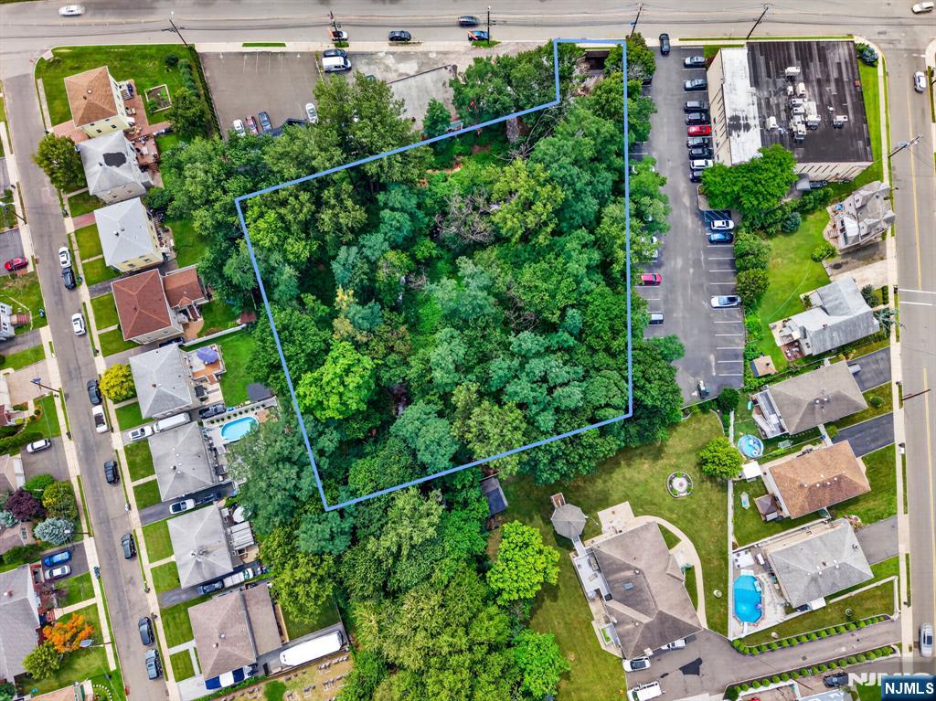 main property photo 14