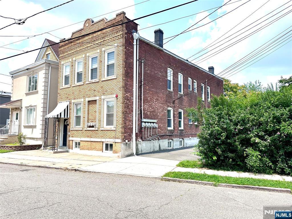 main property photo 13