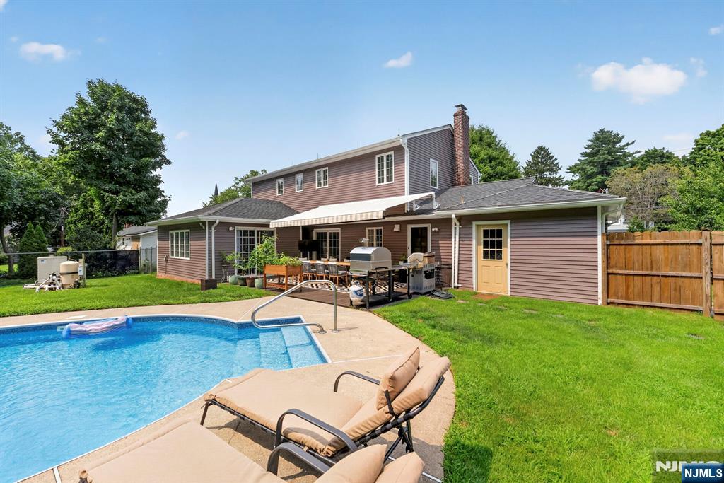 main property photo 31