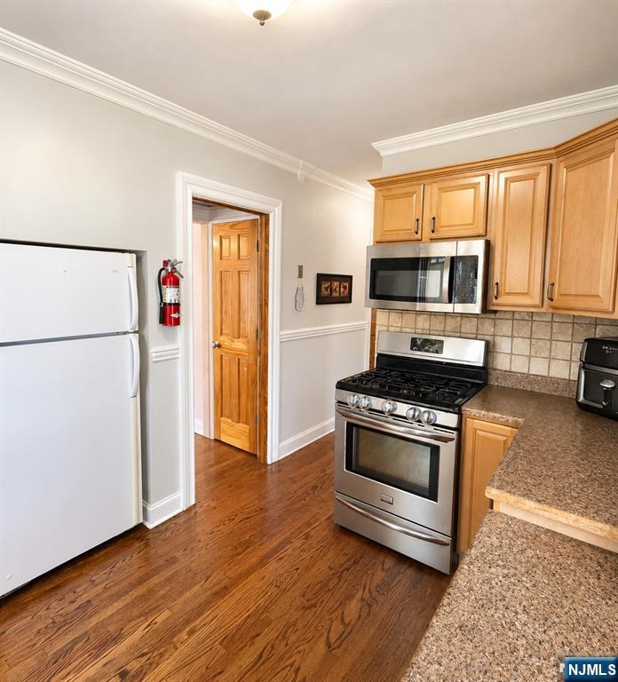 main property photo 7