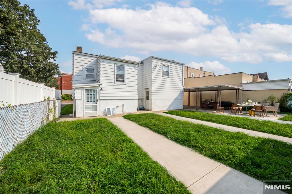 main property photo 18