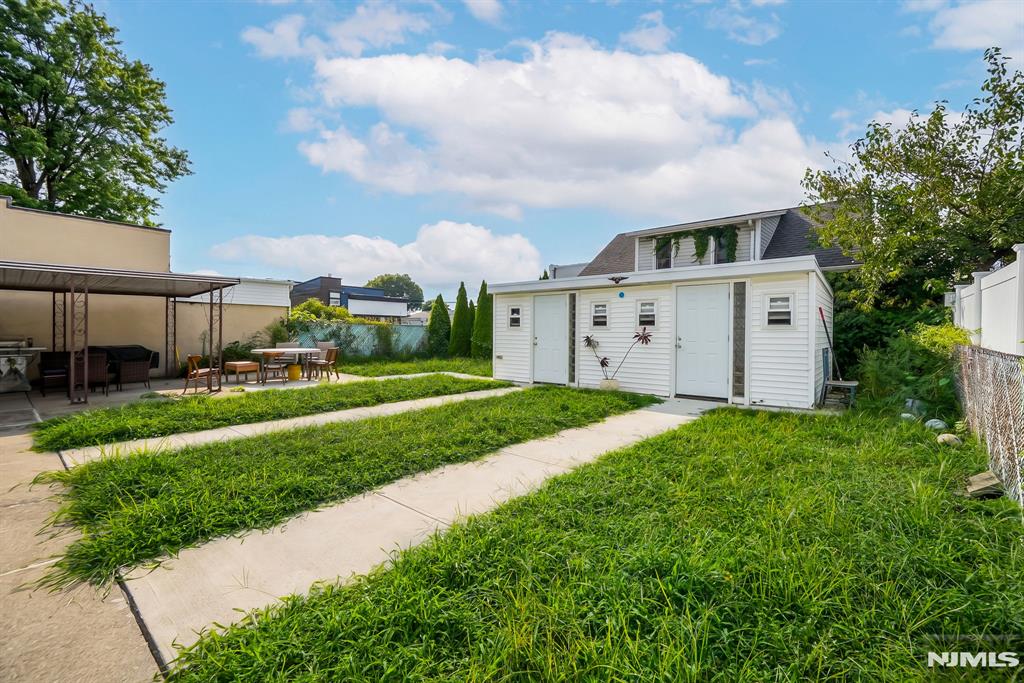 main property photo 19