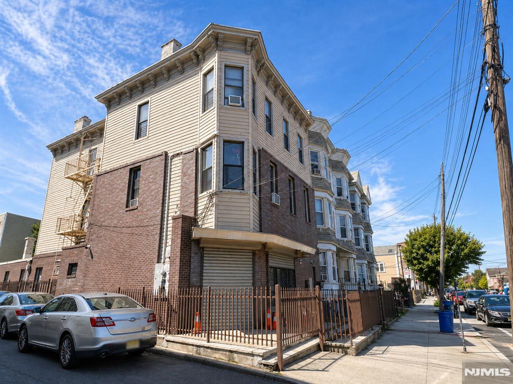 main property photo 6