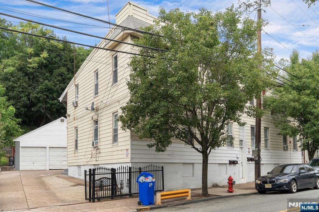 main property photo 9