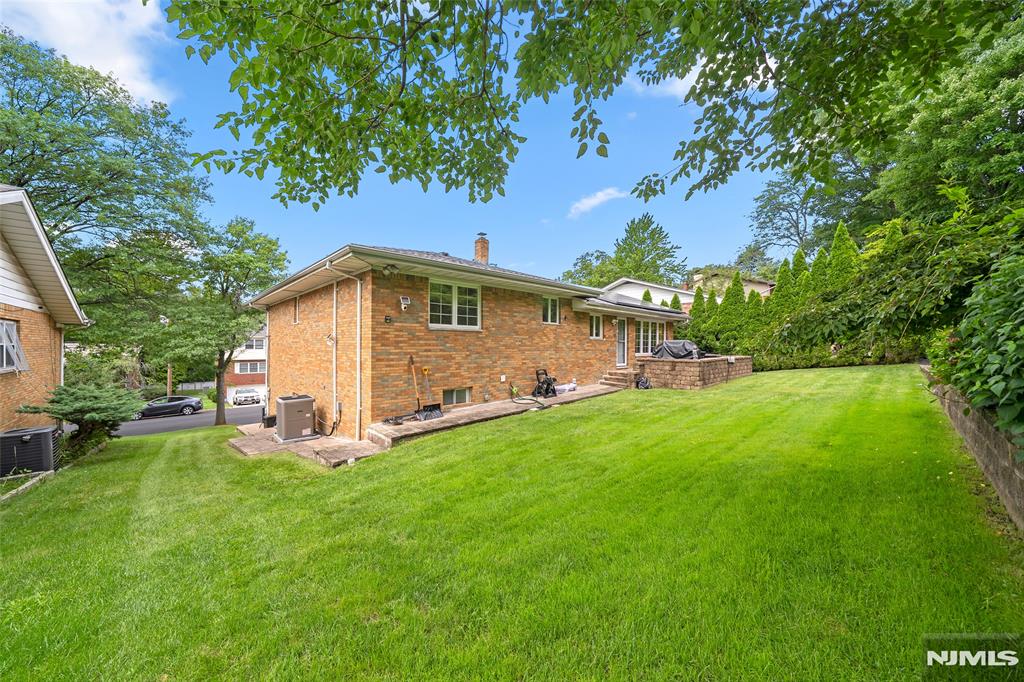 main property photo 28