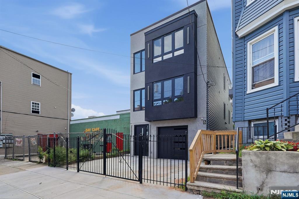 main property photo 36