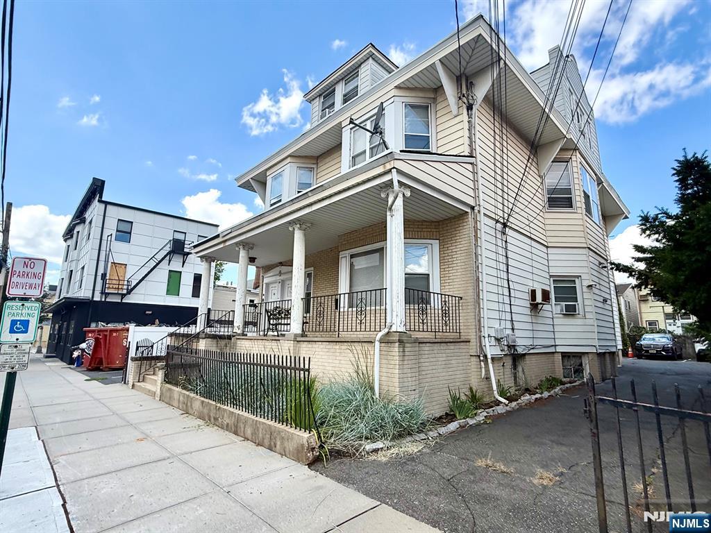 main property photo 10