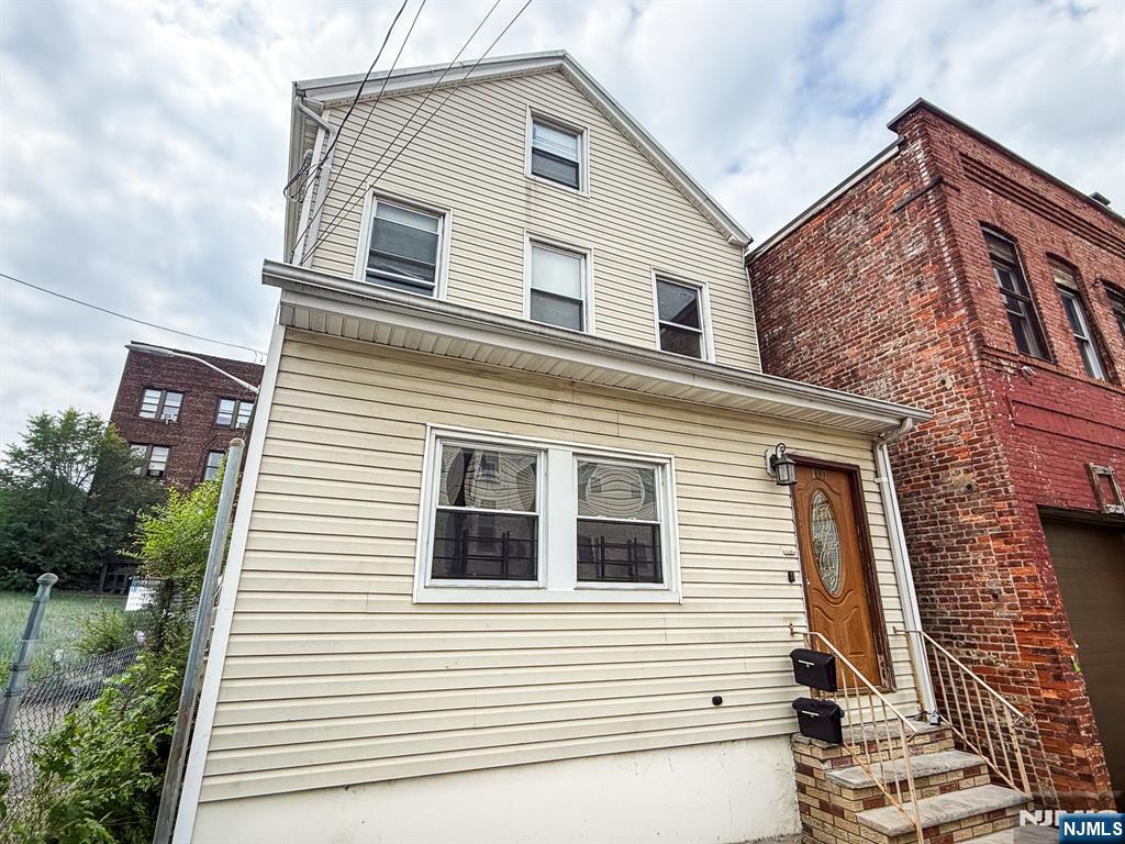 main property photo 9