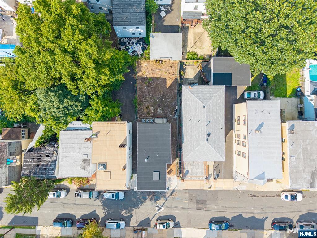 main property photo 37