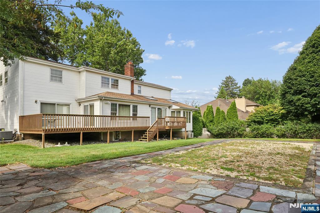 main property photo 28