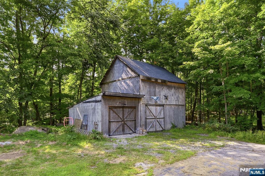 main property photo 25
