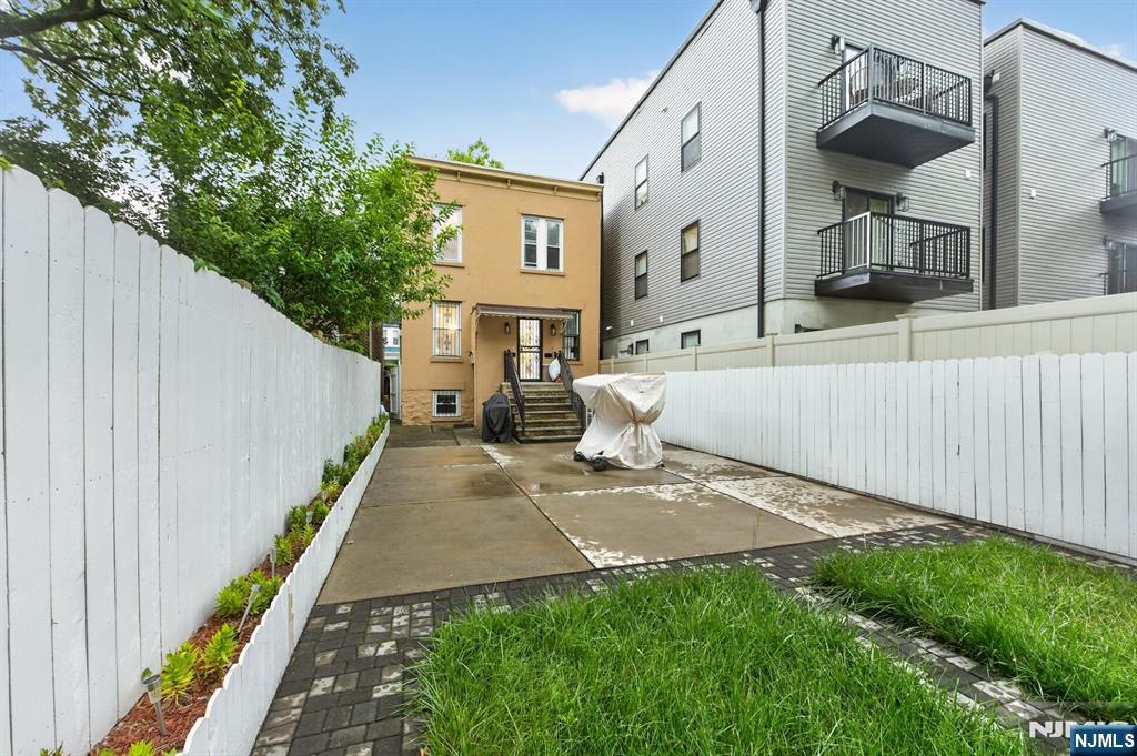 main property photo 34