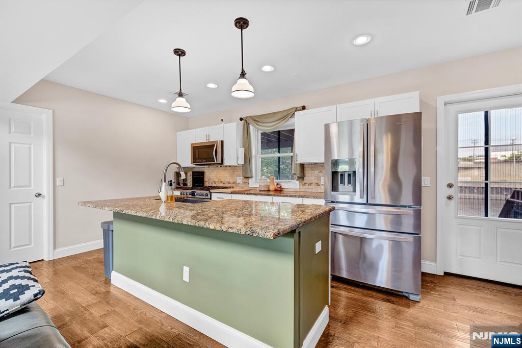 main property photo 6