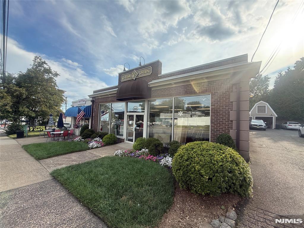 main property photo 30