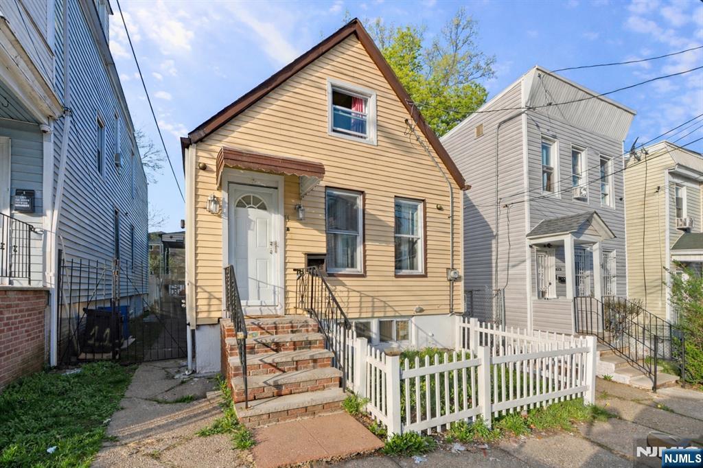 main property photo 20