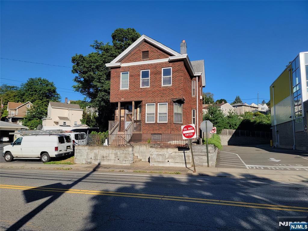 main property photo 16