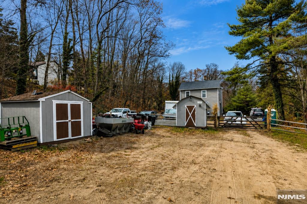 main property photo 16