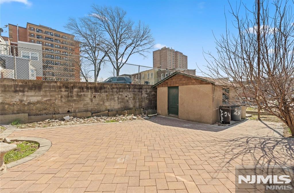 main property photo 19