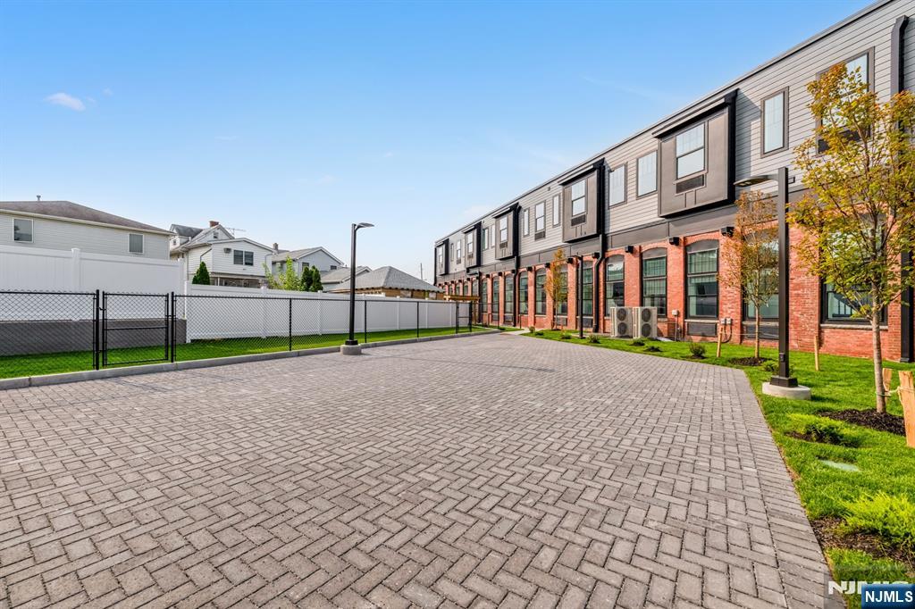 main property photo 19