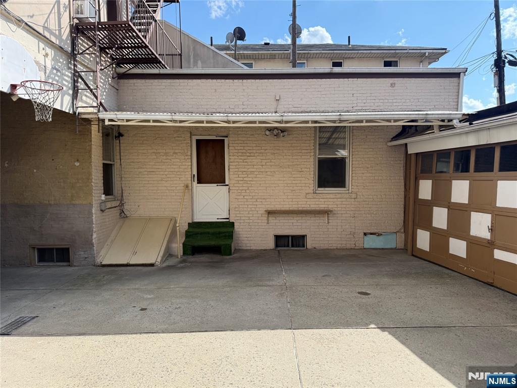 main property photo 11