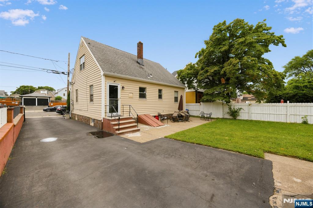 main property photo 27