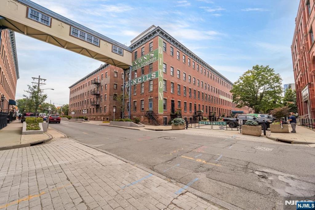 main property photo 15