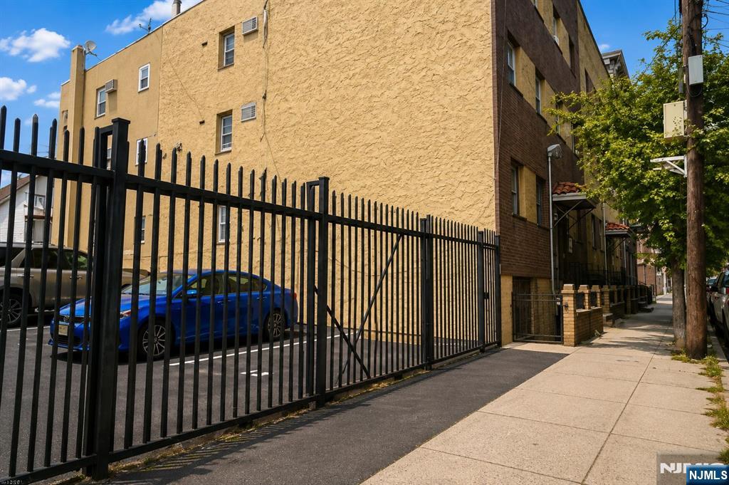 main property photo 23