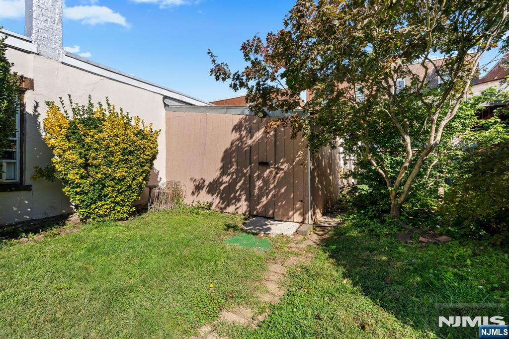 main property photo 30