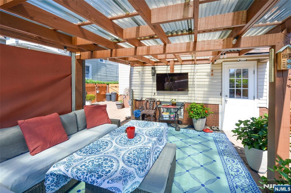 main property photo 23