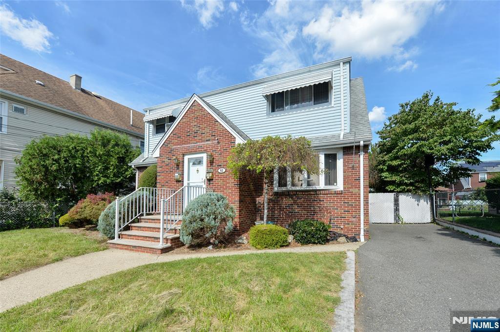 main property photo 28