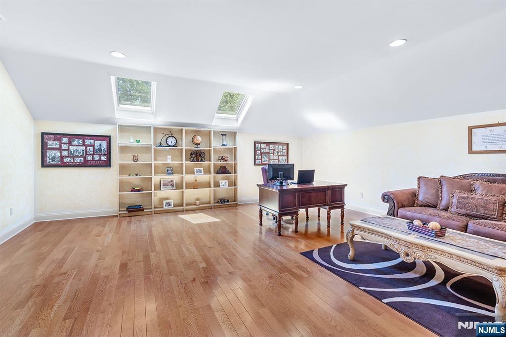 main property photo 25
