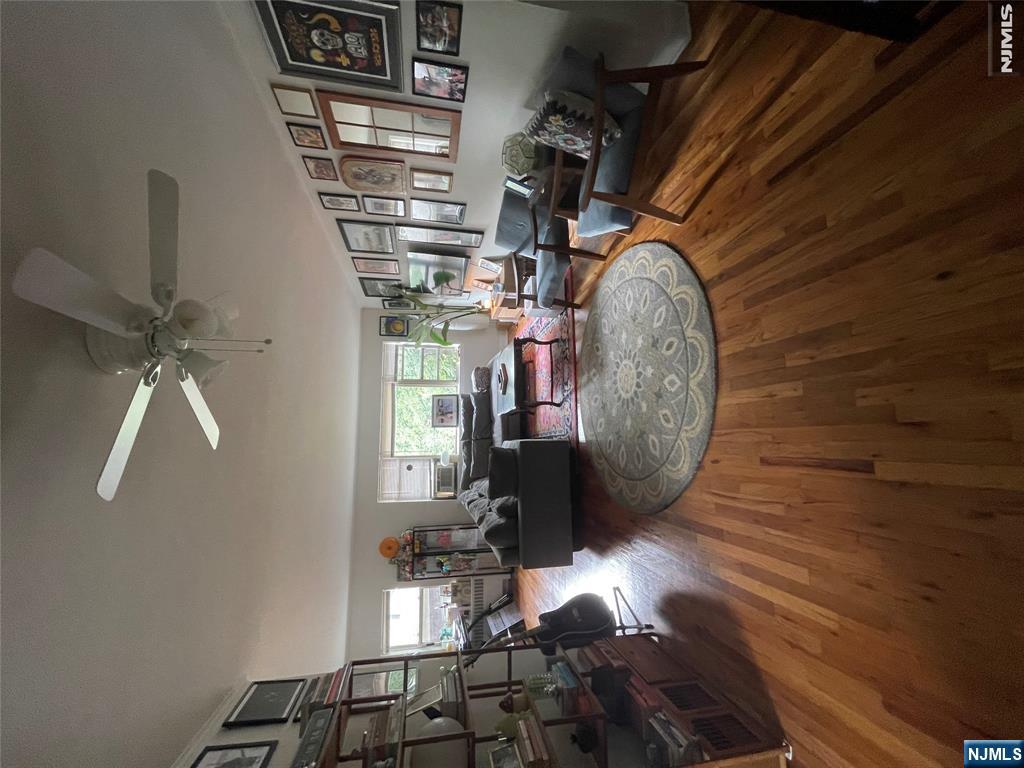 property viewer photo 7