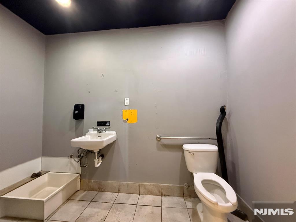 main property photo 13